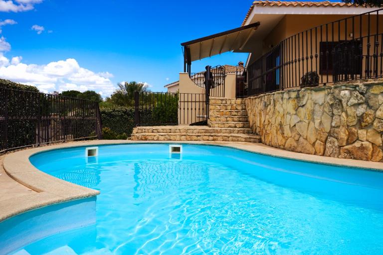 Piano terra in Villa con piscina - B&B Poggio dei Pini