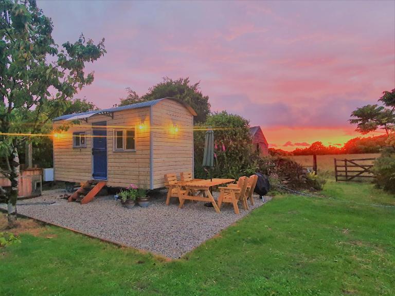 Cornwall Luxury Hot Tub Huts - B&B Camelford
