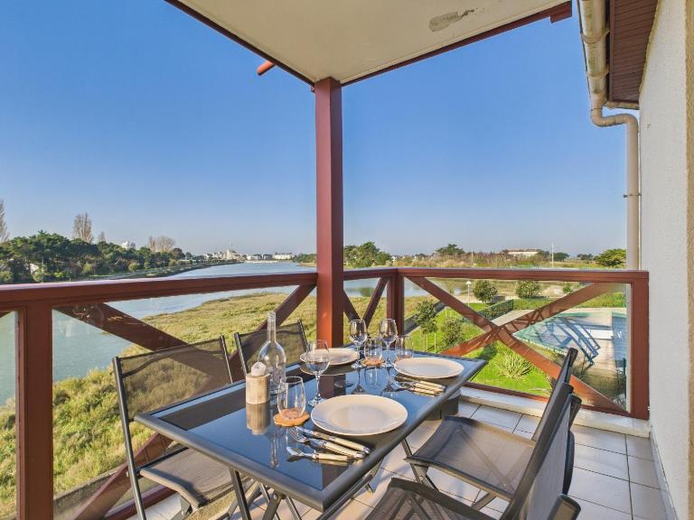 Appartement - balcon avec vue - piscine chauffée - B&B Guérande