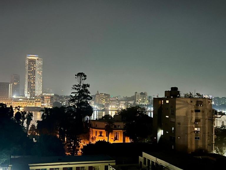Nile View 1950s spacious apartment - Giza - Bed and Breakfast Caïro