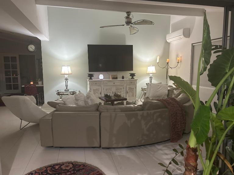Koombana Escape 5 bedroom house - B&B Perth