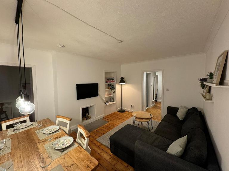 Stirling Haven: Charming 3B Apt in City Centre - Ferienwohnung Stirling