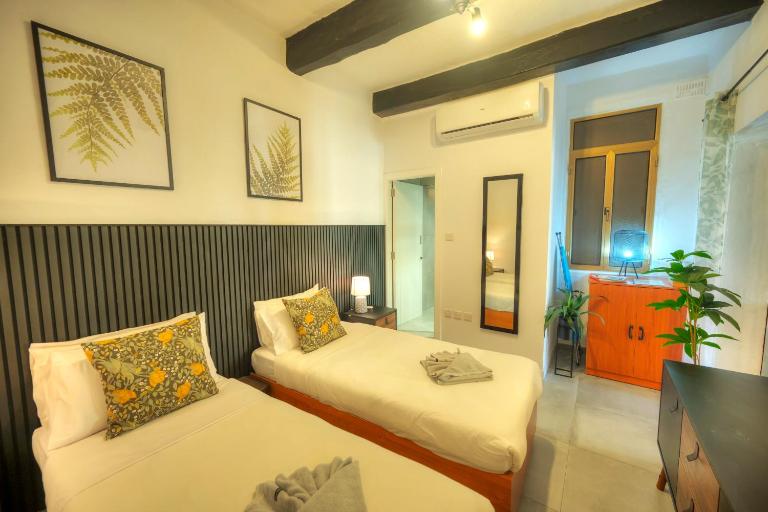 Cozy flat. Swim beach 2 minutes walk. The Old Valletta MCRI1-1 - B&B La Valletta