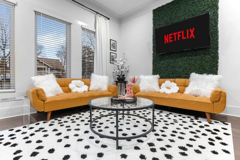14 Bed Luxe Nashville Retreat with Game Room & Perfect for Large Groups! - B&B Nashville