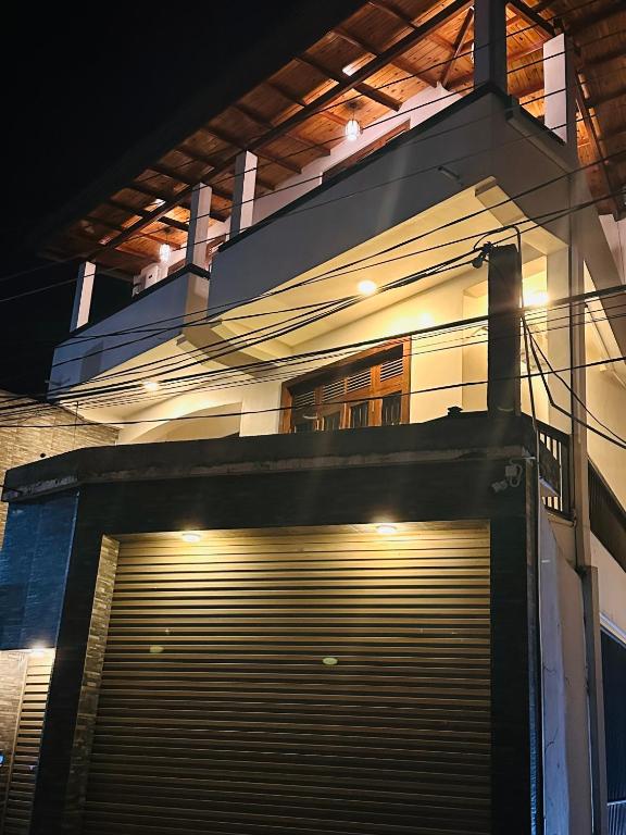 Swiss Garden Holiday Home - Elegant and Spacious at Kandy, MADAWALA - B&B Kandy