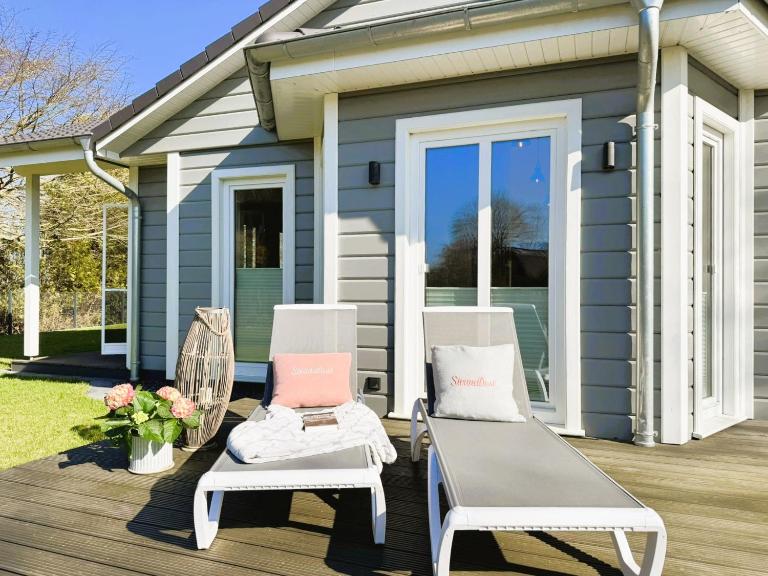 Fördezauber - Ruhiges Ferienhaus mit eingezäuntem Garten und Kamin - B&B Bönstrup