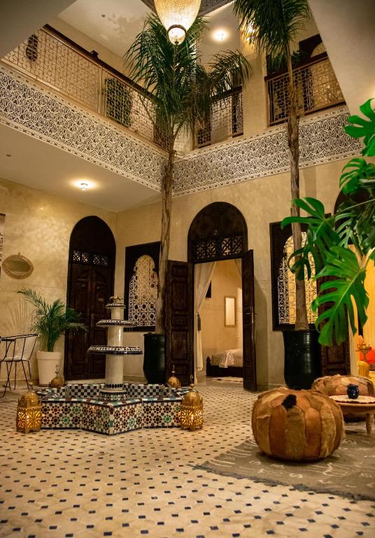 RIAD Dar ZOMOROD - B&B Marrakech
