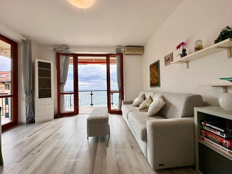 OSPEDALETTI Mare e Relax- Affittasi "Oasi Riviera" con campo da Tennis e Sala Giochi - Chambres d'hôtes Ospedaletti