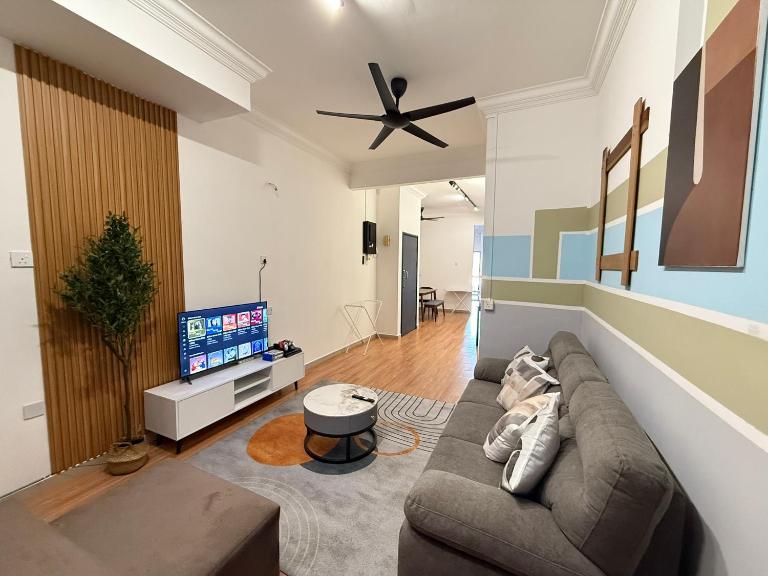 DeMUJI4 10Pax 3BR PS4, 1Min to ECM KCM, Netflix - Chambres d'hôtes Kuantan