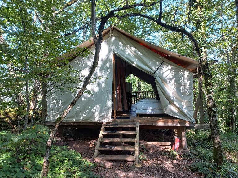 Camping Terre Rouge - Chambres d'hôtes Villecomtal