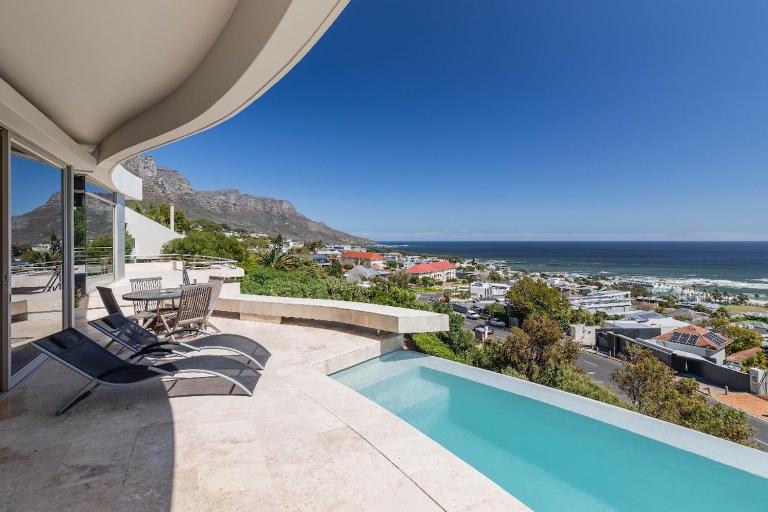 Sea Views, Secret Garden, 3 Bedroom Villa in Camps Bay - B&B Cape Town