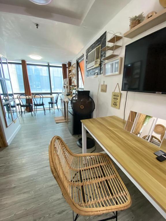 Ortigas Condotel near Robinsons Galleria with free pool - B&B Manila