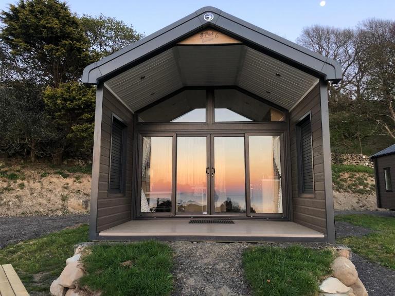 POD2 Family Glamping with seaview & Wi-Fi - B&B Llwyngwril