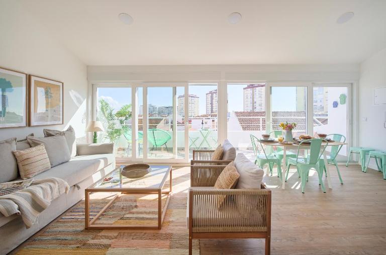 Ocean Sunset Terrace w AC, by TimeCooler - B&B Costa de Caparica