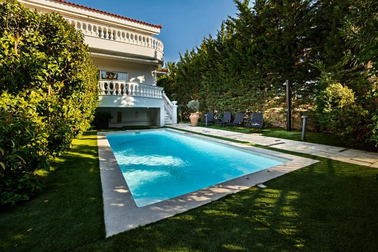 Spacious Villa with pool 500m from the beach - B&B Vári