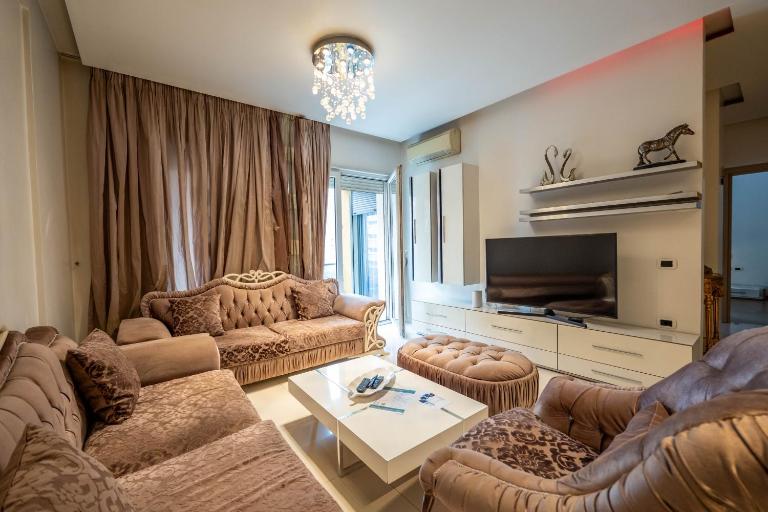 Tirent Apartment-Spacious 2-Bedroom Stay in Delijorgji Tirana - B&B Tirana