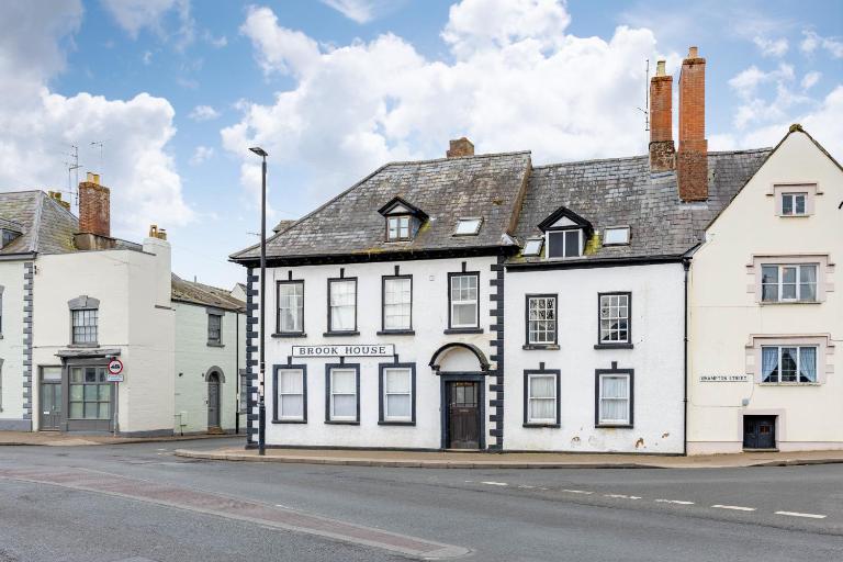 Charming Historic Stay - Cosy Flat with parking - Chambres d'hôtes Ross on Wye