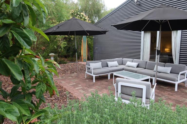 Unique Australian Shed Style House - Chambres d'hôtes Dunsborough