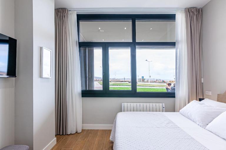 Poniente Playa AVG - B&B Gijón