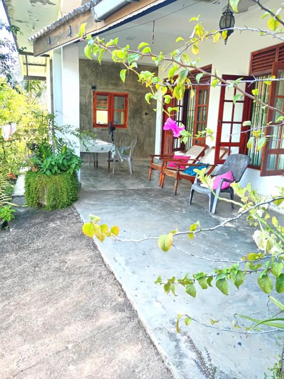 new blue lotus - B&B Mirissa city