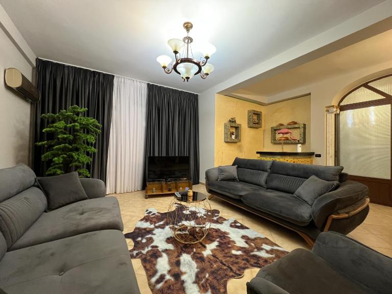 Elly Apartment - B&B Durrës