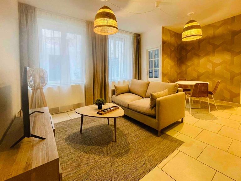 Spacieux T2 - Calme et confort en Hypercentre d'Arras - Bed and Breakfast Arras