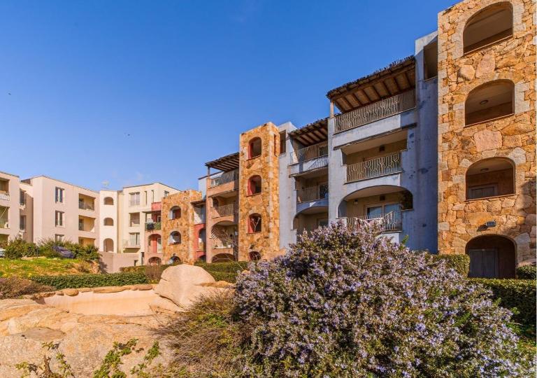 LaureLiving Holiday Home Esters House - B&B La Maddalena
