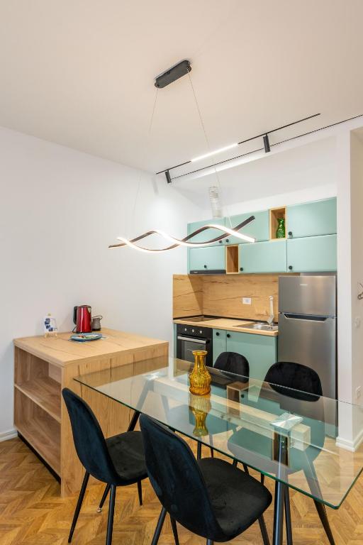 Tirent Apartment-Modern Bedrooms Stay Near Liqeni i Thatë - B&B Tirana