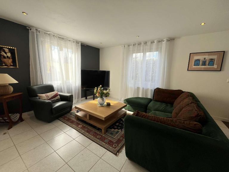 Le Beau Séjour Appartement - Elégant et Spacieux- Proche Aéroport - Ferienwohnung Beauvais