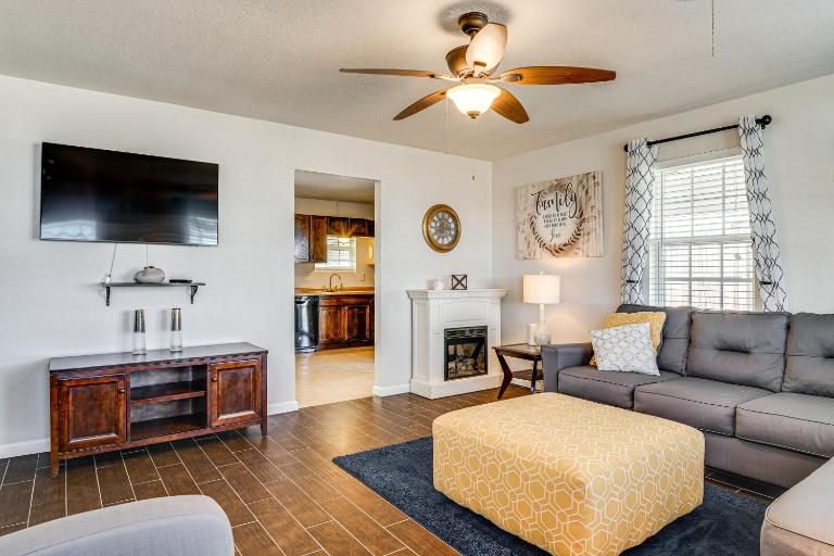 Walk to Town: Home w/ Yard in Brenham! - Ferienwohnung Brenham