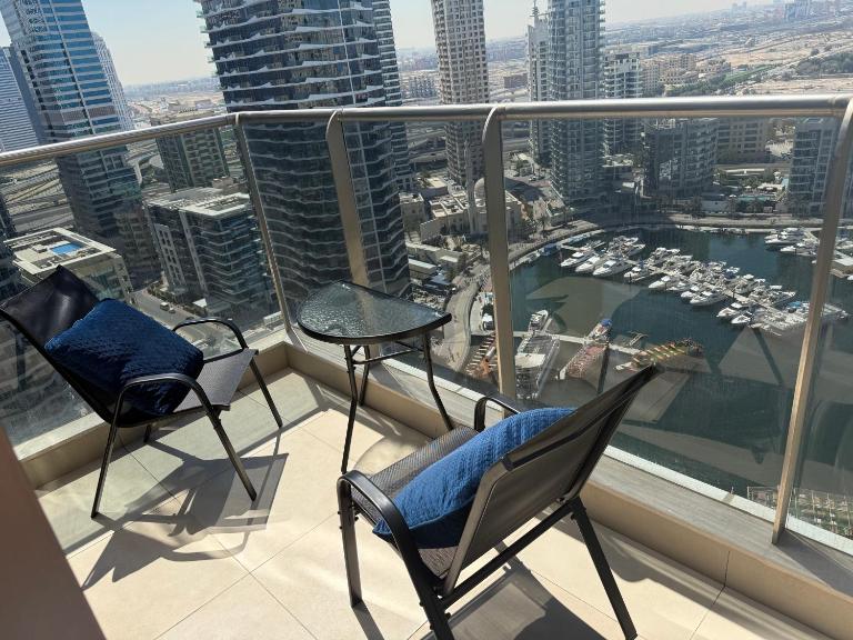 Sparkle Towers by Swarovski - Dubai Marina - High Floor - Beach Resort Sunset view - B&B Dubai