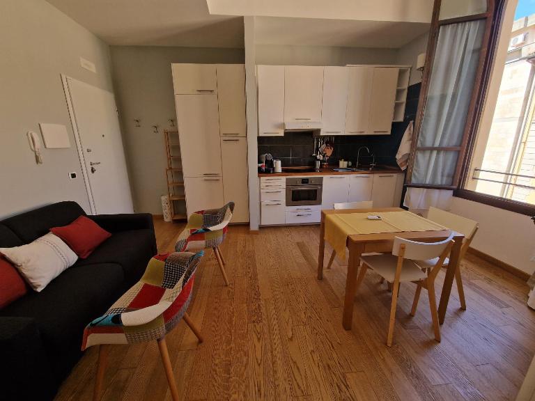 Five Roses Studio Flat - B&B Pisa