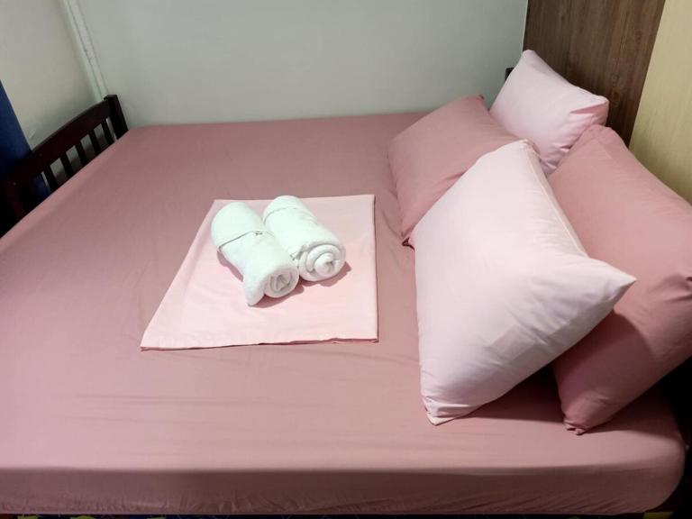 Len's Den 2 Entire Flat in Pasay City Mall of Asia Manila - Bed and Breakfast Manilla