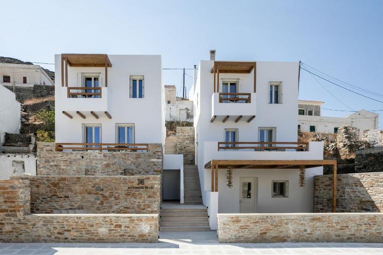 Kythnos Blue - Suite 4 Luxurious, Sea Front - Chambres d'hôtes Loutrá
