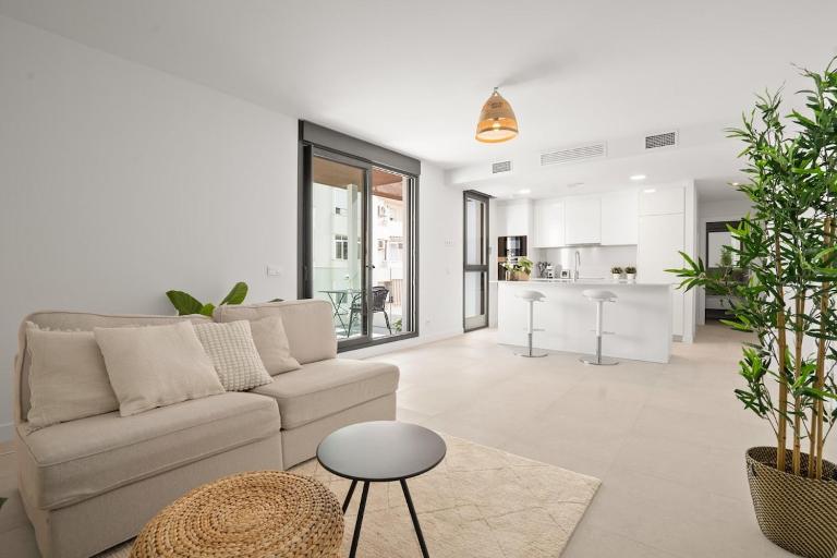 Lovely Modern Estepona Apt walk to beach - RDR464 - B&B Estepona