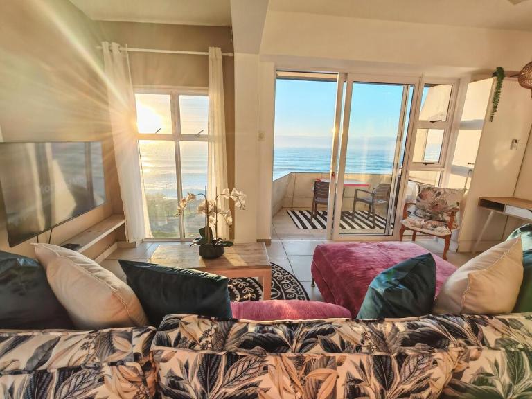 OCEAN SHOREBREAK - Umdloti resort - Back up Water - Bed and Breakfast eMdloti