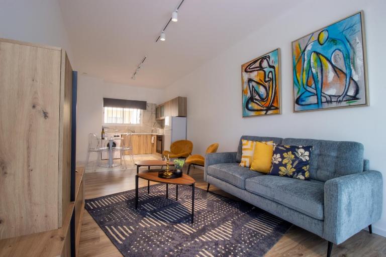 Modern 2BR Steps from Beach - B&B Voróklini