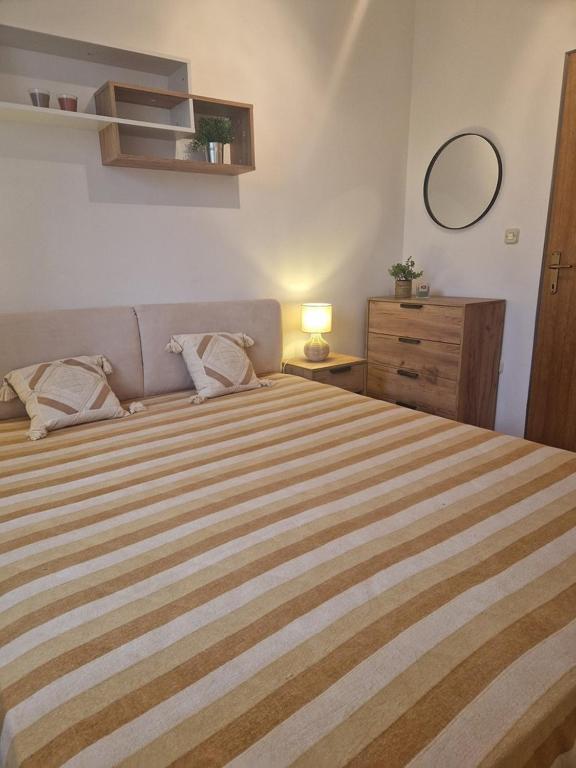Apartment Alen - Ferienwohnung Turanj