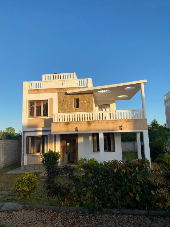 Almond 7 - B&B Gazi