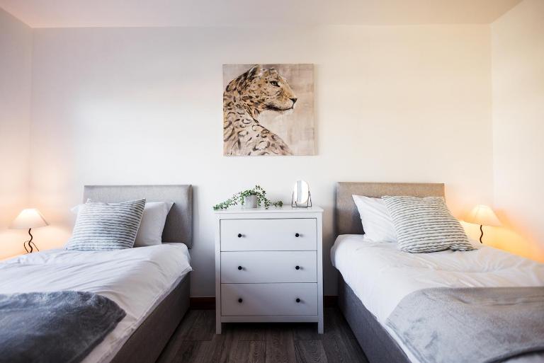 Spacious 4 Bed with Free Parking - Chambres d'hôtes Southampton