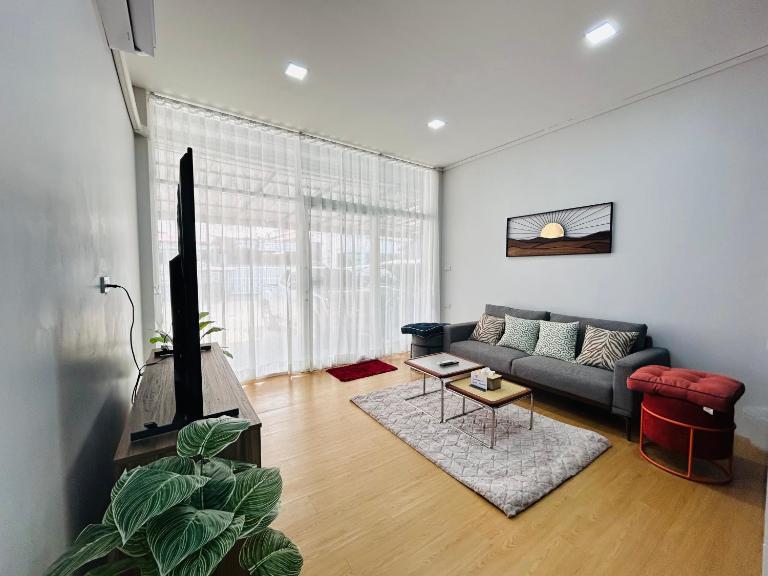 Sunsun House 10ppl 5min Nimman - Chambres d'hôtes Chiang Mai