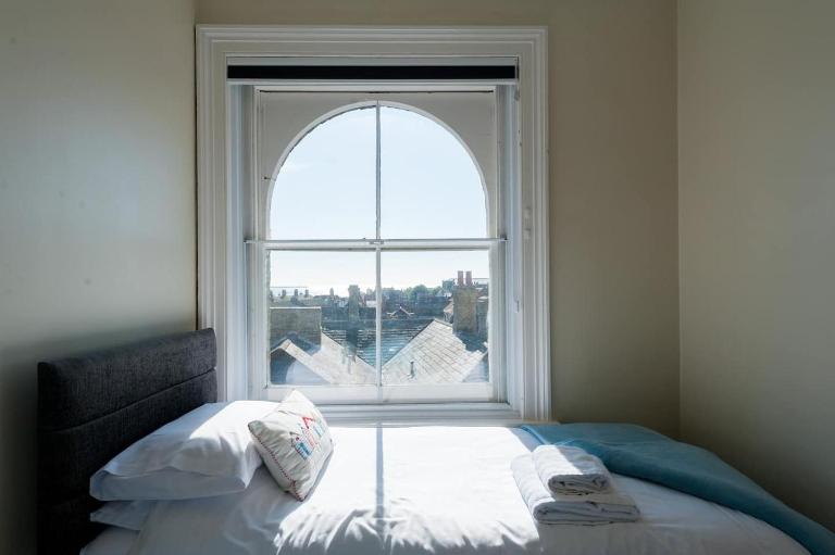 The Lookout Penthouse - Bed and Breakfast Harwich