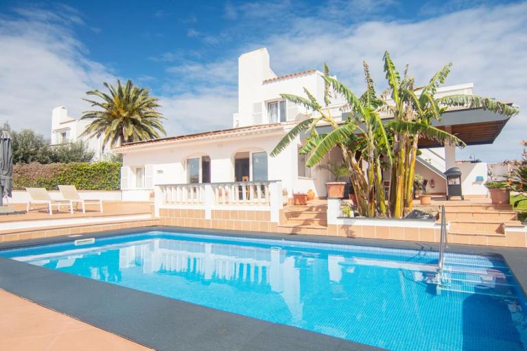 Villa Abbas by 3VILLAS - Bed and Breakfast Sant Lluís