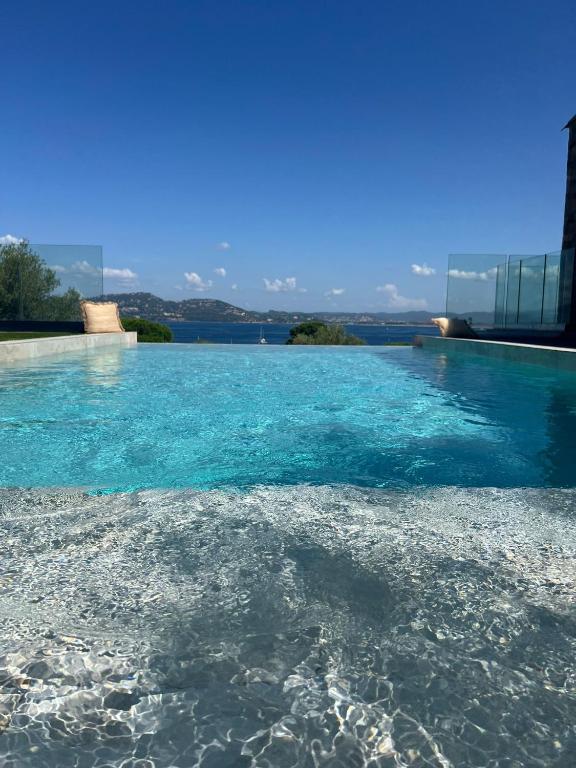 Villa PERLE DE GIENS sur PRESQU'ILE de GIENS 200 M de la mer VUE MER exceptionnelle - Bed and Breakfast Hyères