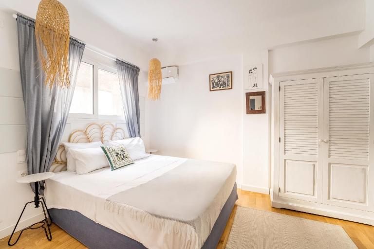 Athenian Thiseos - B&B Athens