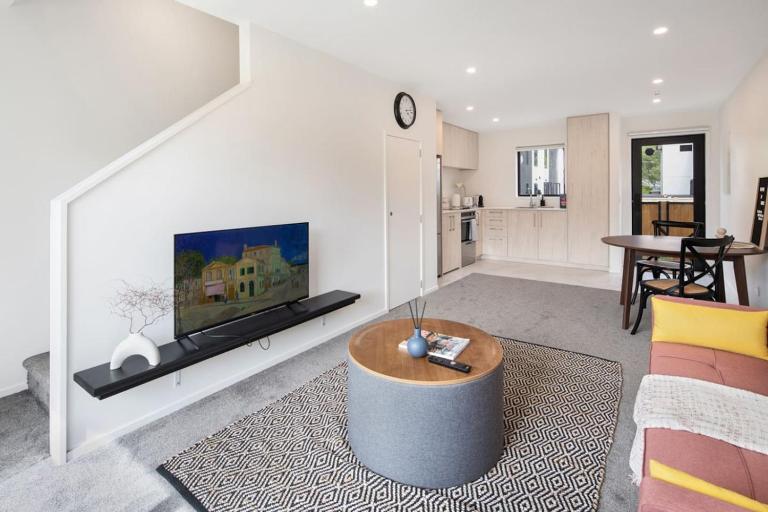 Tranquil Stay at Rainey Grove - B&B Lower Hutt
