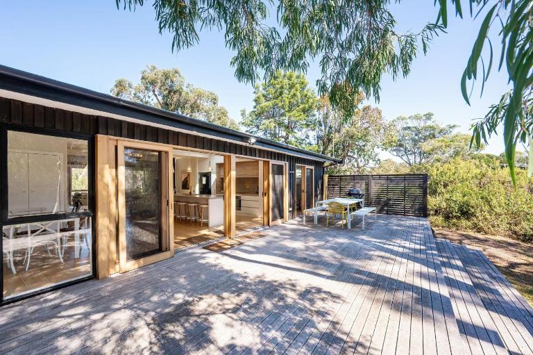 Arlo Beach House - Somers Beachfront, Pet Friendly, Fireplace - B&B Saumarez