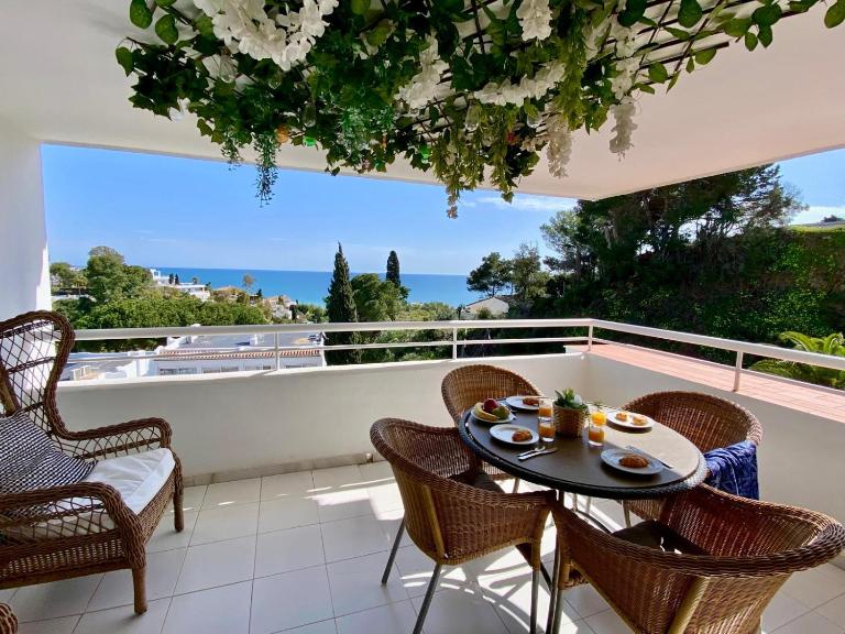 Panoramic Sea View Luxury Apartment in Miraflores - Bed and Breakfast La Cala De Mijas