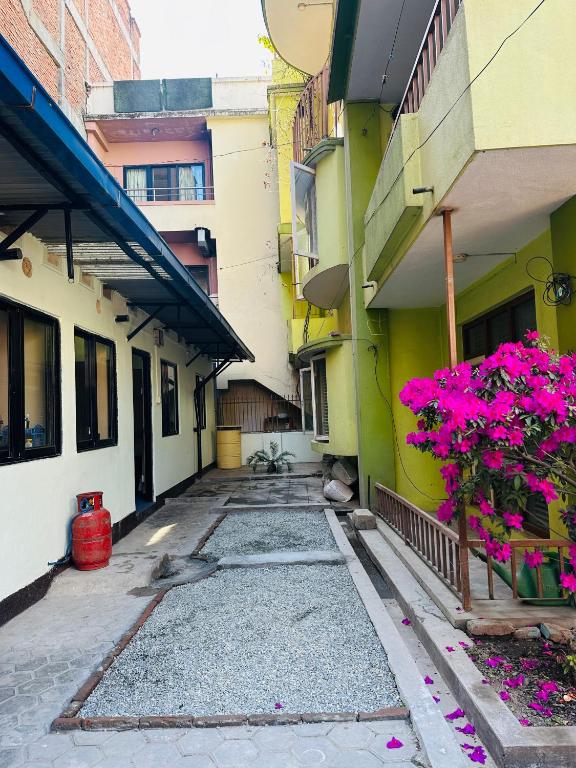 Lilen's Tahara - Entire apartment with private kitchen and bathroom - B&B Kathmandu