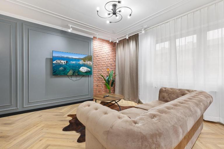 Retro Luxury 1BR Apt - Bed and Breakfast Bratislava
